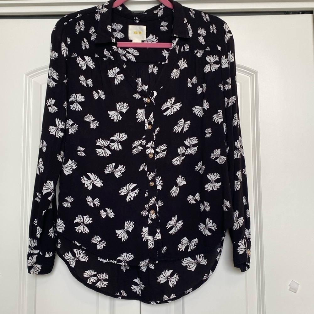 Anthropologie Maeve Bow Print Blouse Tunic Womens 8 Rayon V neck button down Top